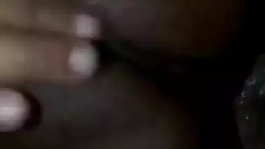 Desi girl reaches XXX orgasm in a few minutes masturbating in the dark