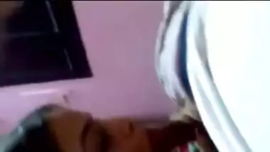 SLIM SEXY INDIAN GF GIVING BLOWJOB
