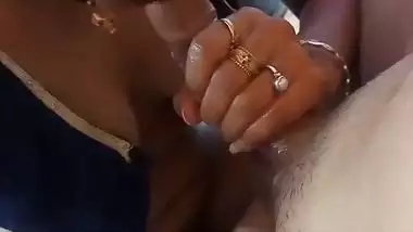Married maid’s Tamil blowjob makes her owner cum