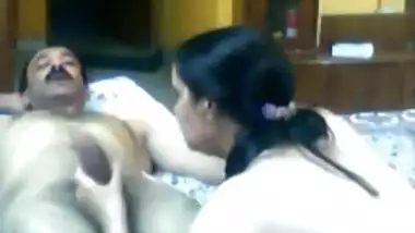 Jija saali ne akele mai oral sex masti ki