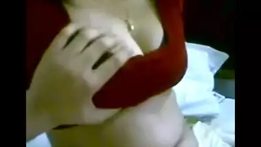 Mature aunty sexy videos with hubby’s friend