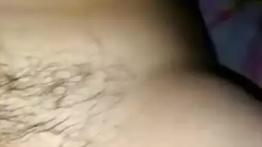 XXX guy in romantic mood captures Desi girlfriend's hairy cunt MMS