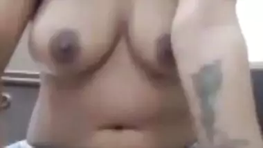 Hot Indian Girl Showing On Video Call 3 Clips Part 1