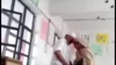 Old teacher fucked his student mom to help daughter! Desi MMS video