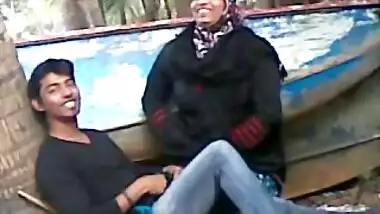 Desi couple caught fucking outdoor