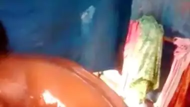 Desi indian tamil milfy aunty bathing in public and exposed