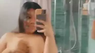 Fatty chubby girl full nude selfie