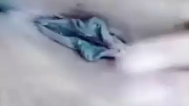 Camera captures XXX show of Paki girl who tempts her Desi viewers