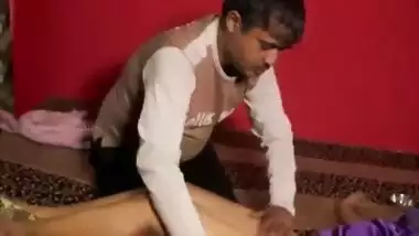 Indian aunty massaging and boob press