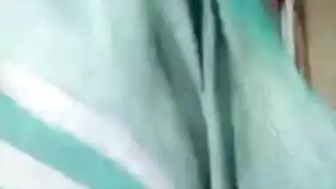 Bengali Desi XXX wife shows her nude body after bathing on video call