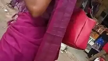 Tamil hot office girl side boobs and navel show in bus stop 