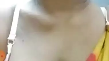 MILF aunty showing boobs out from saree and bra