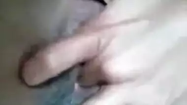Sweet Indian gal with body of porn diva fingers trimmed twat on cam