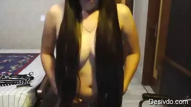 Sexy Indian girl showing her hot tite boobs