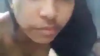 Slim Desi girl shows off tiny tits in this MMS self-made XXX video