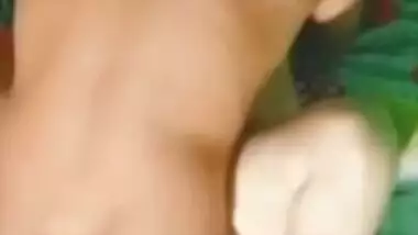 Desi male fucks young XXX girlfriend in missionary on mobile camera