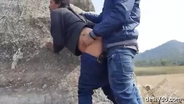 College students 1st time enjoying outdoor fucking session