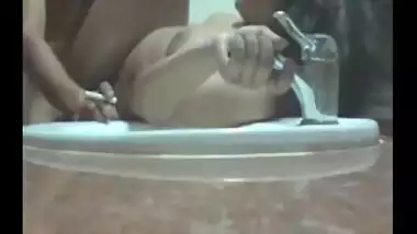 Mature desi horny bhabhi satisfied with rough sex!