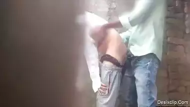 Sexy ass gf from noida fucked in abandoned building