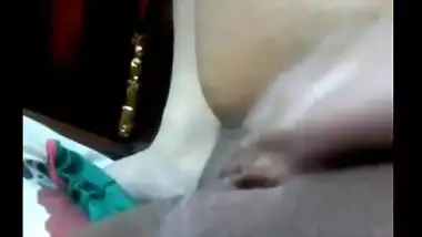 Tamil xvideos of horny bhabhi playing with her body while having sex chat