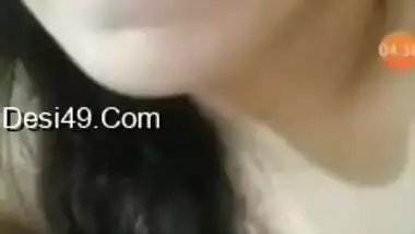 XXX video of Indian aunty who is proud of natural boobs and her cherry