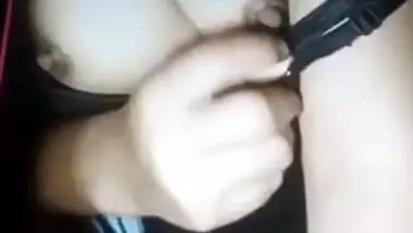 Today Exclusive- Cute Desi Girl Showing Her Boobs In Video Call