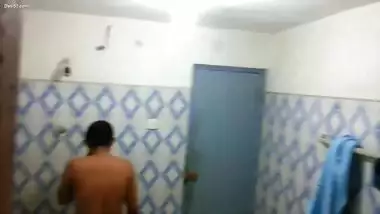 NEW SRILANKA GIRL BATHROOM HIDDEN VIDEO