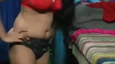 Cute girl nude captured before fucking