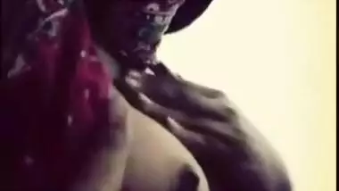 Sexy Desi Girl Showing her Boobs