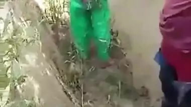 Desi village girl fuck outdoor