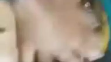 Cute Desi whore is fucked by XXX lover on the backseat of his car