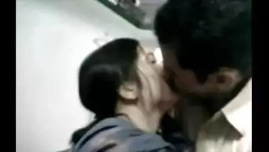 Pakistani sex video of mature Muslim bhabhi gone viral!