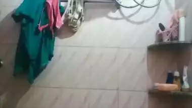 Huge boobs Bangla wife nude show MMS