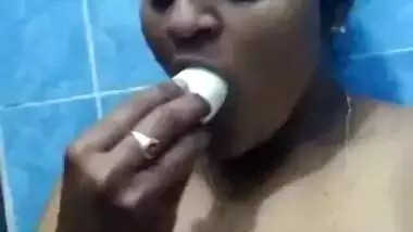 Slutty Bangla wife in nature's garb fur pie masturbation video