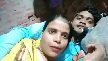 Innocent village bhabhi boobs grabbed & pressed nicely, navel grabbed in vlog