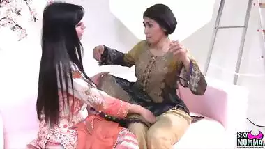 ???? BEAUTIFUL MOMMA - Aaliyah Schools Step Mommy Sahara on Sex Toys