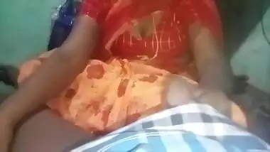 Desi Aunty Handjob In Hotal Room