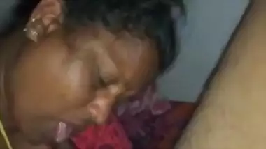 Mature desi bhabhi blowing