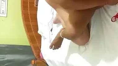 Hot ass Indian housewife doggy fucking viral MMS