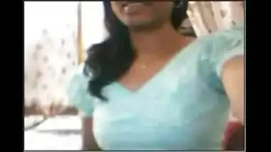 Desi Girl Share Her Boobs