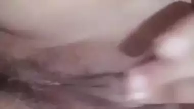 Super sexy girl rubbing her shaved pussy