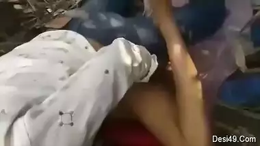 Exclusive- Desi Randi Bhabhi Outdoor Sex With 2 Young Guys