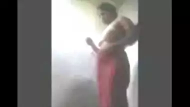 Fsiblog – Hot bhabi bath scene capture by devar MMS