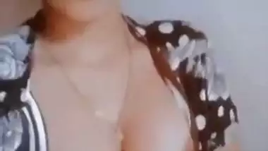 Indian college girl boob show selfie viral MMS