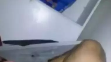 Desi college girl oral in class room to boyfriend