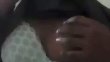 Horny girl shows boobs on video call to lover viral MMS