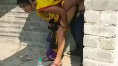 Desi Couple caught fucking outdoor XXX sex