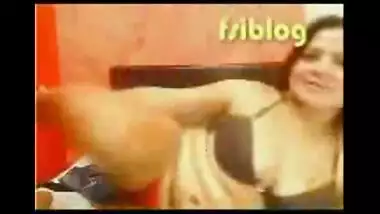 Fsiblog – Chubby nri bhabi first time on cam