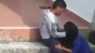 Indian lovers outdoor blowjob sex MMS video goes viral