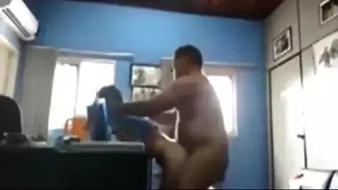 Mature Pune wife enjoys early morning sex with hubby